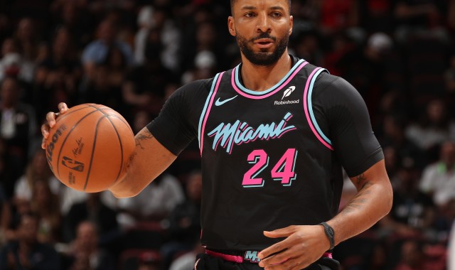 鲍威尔34分墨菲27+8 热火主场送鹈鹕七连败